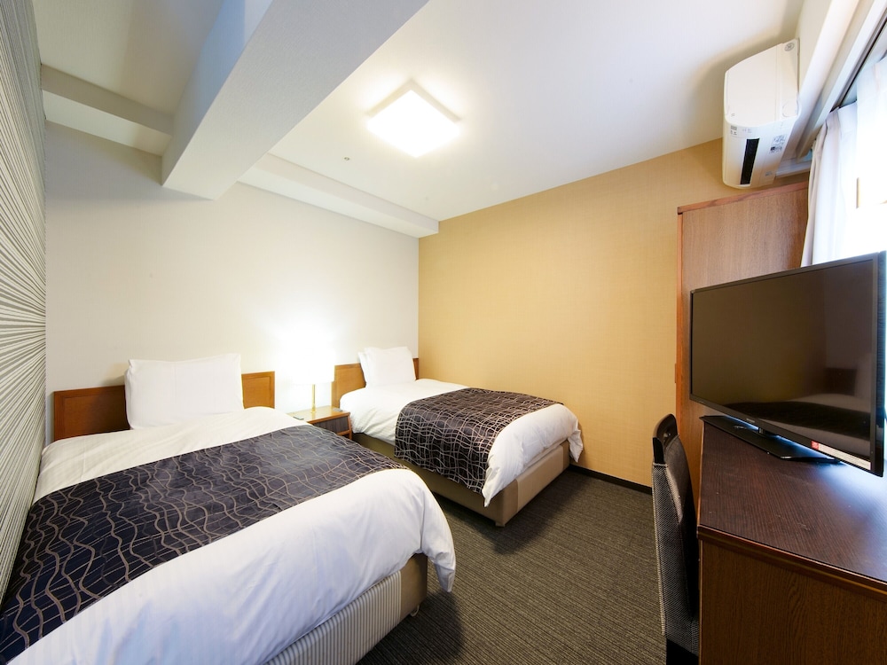 ROOM, TWIN BEDS