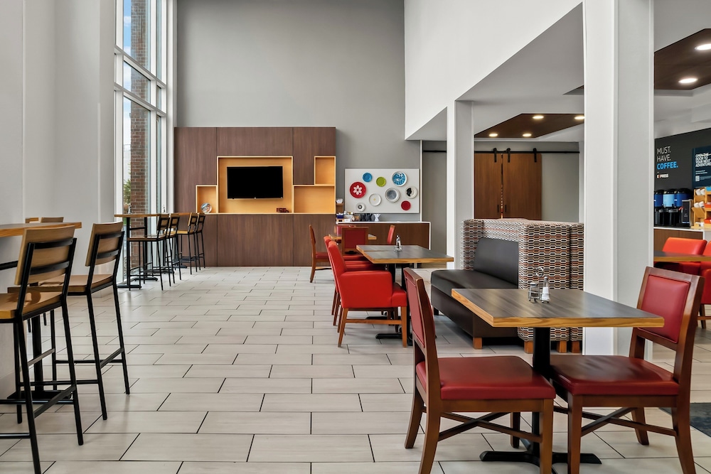 Holiday Inn Express Hotel And Suites Marion 45/68