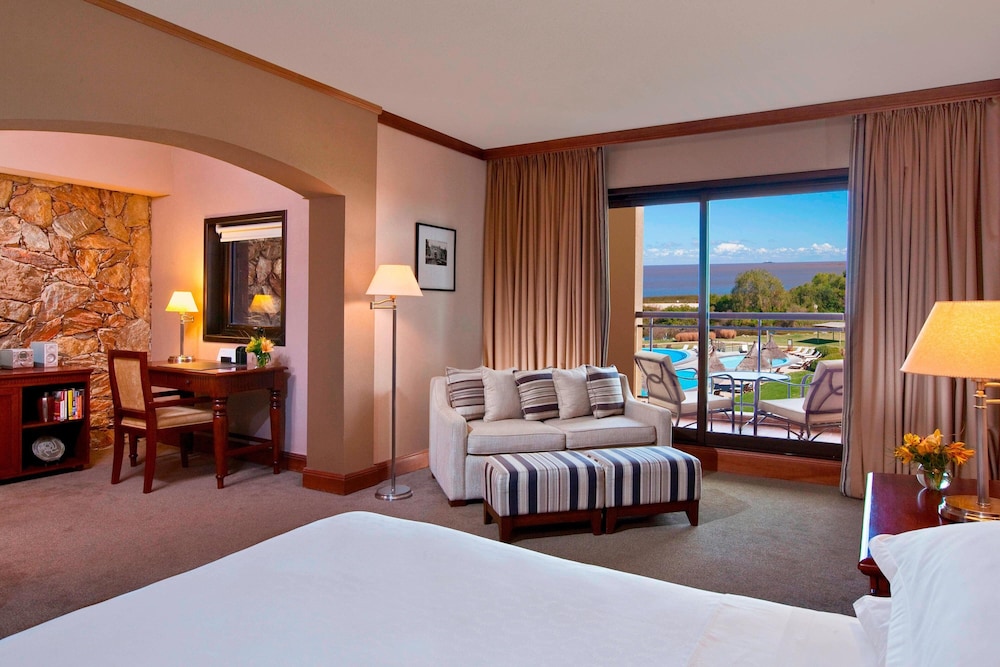 جناح جونيور بسرير كينج بإطلالة على النهر بشرفة، Sheraton Colonia Golf and Spa Resort 4/6