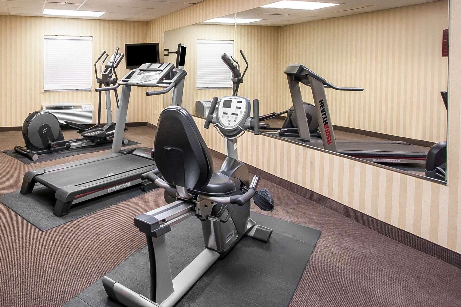 Pearl Jackson Airport Hotel 10/19