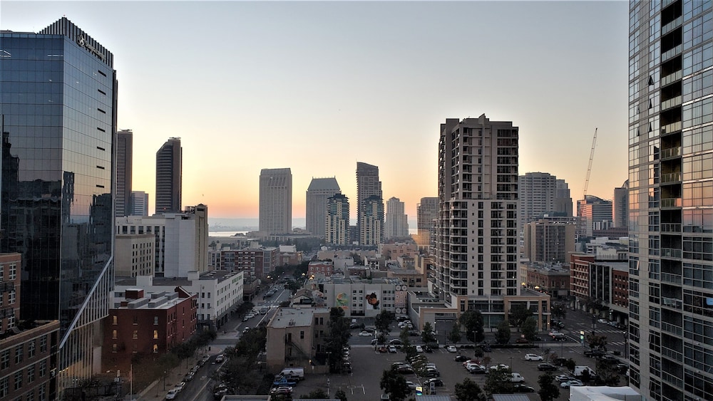 Hotel Indigo San Diego Gaslamp Quarter 23/80