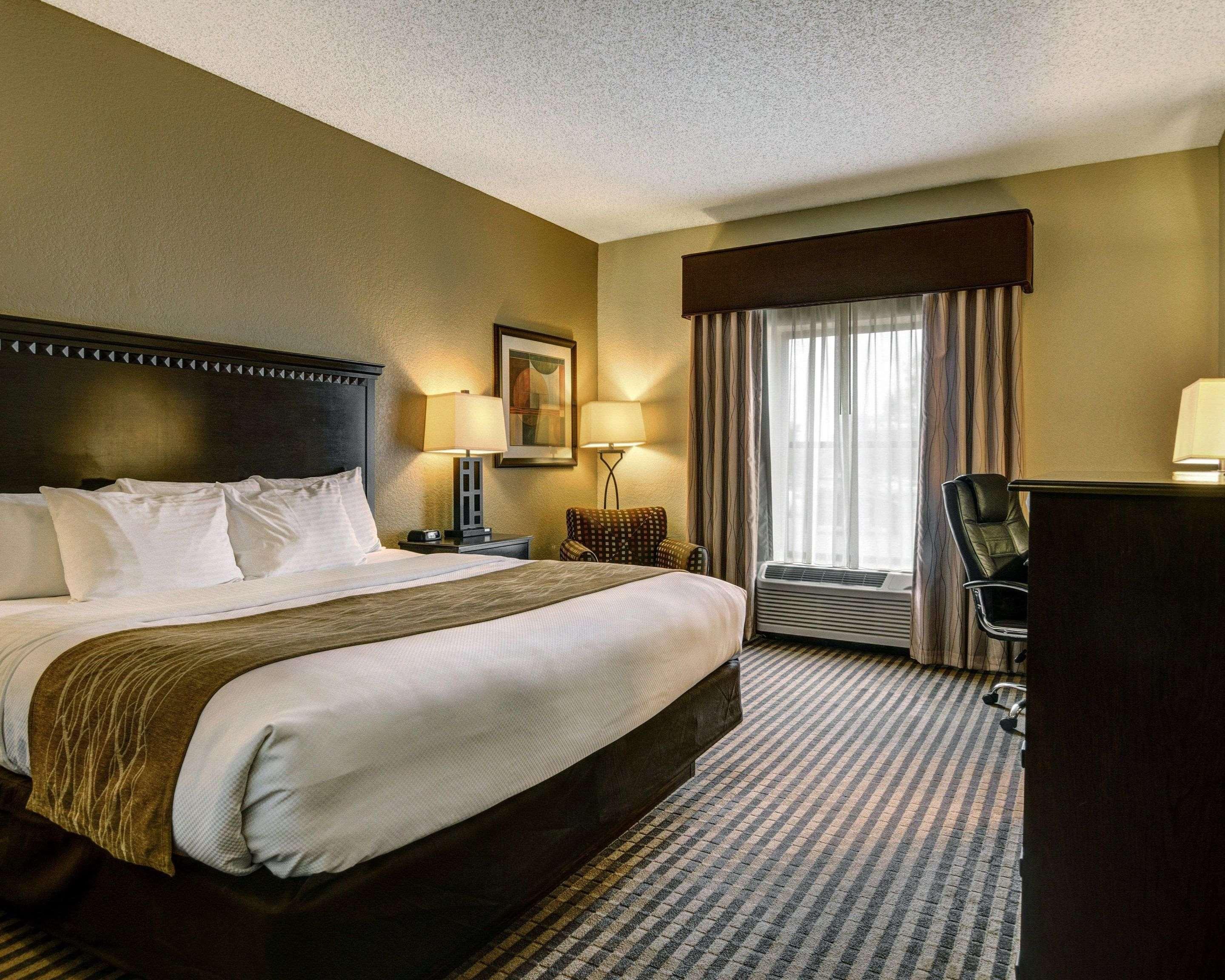 ROOM, KING BED