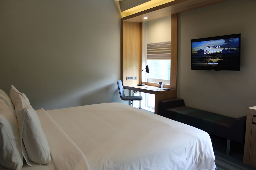 ALOFT, KING BED
