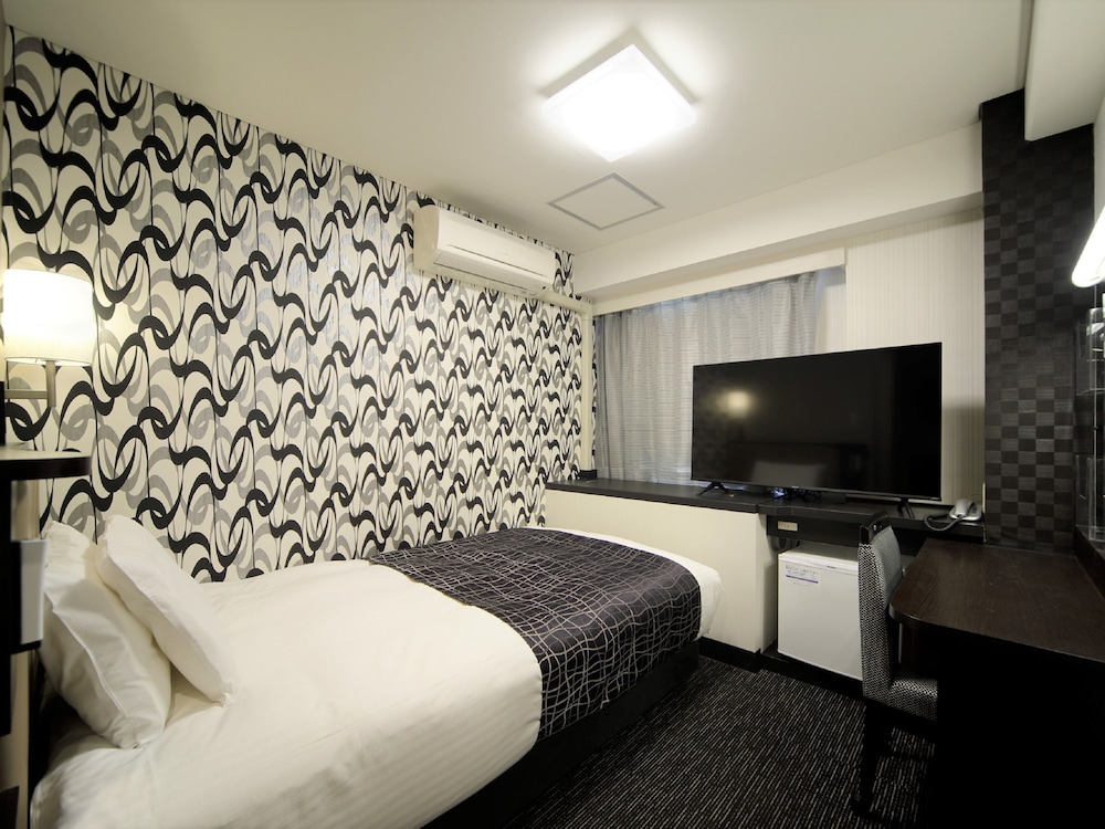 ROOM, SINGLE