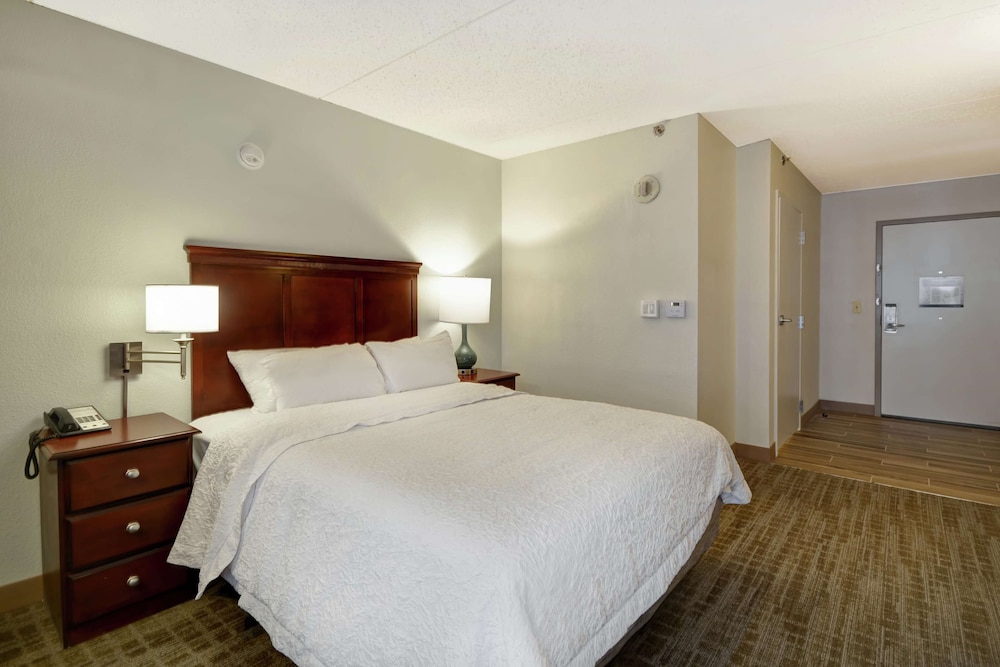 Hampton Inn Detroit/Madison Heights/South Troy 16/56