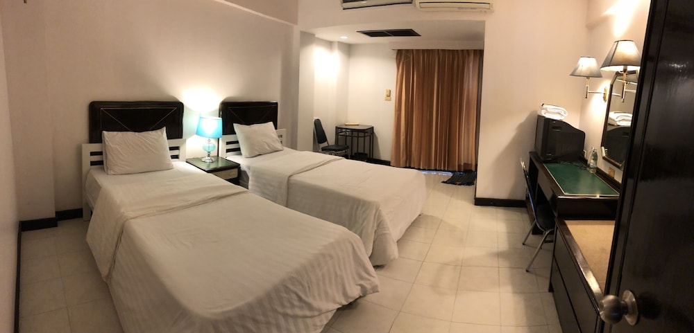 S.C. Heritage Hotel 12/43