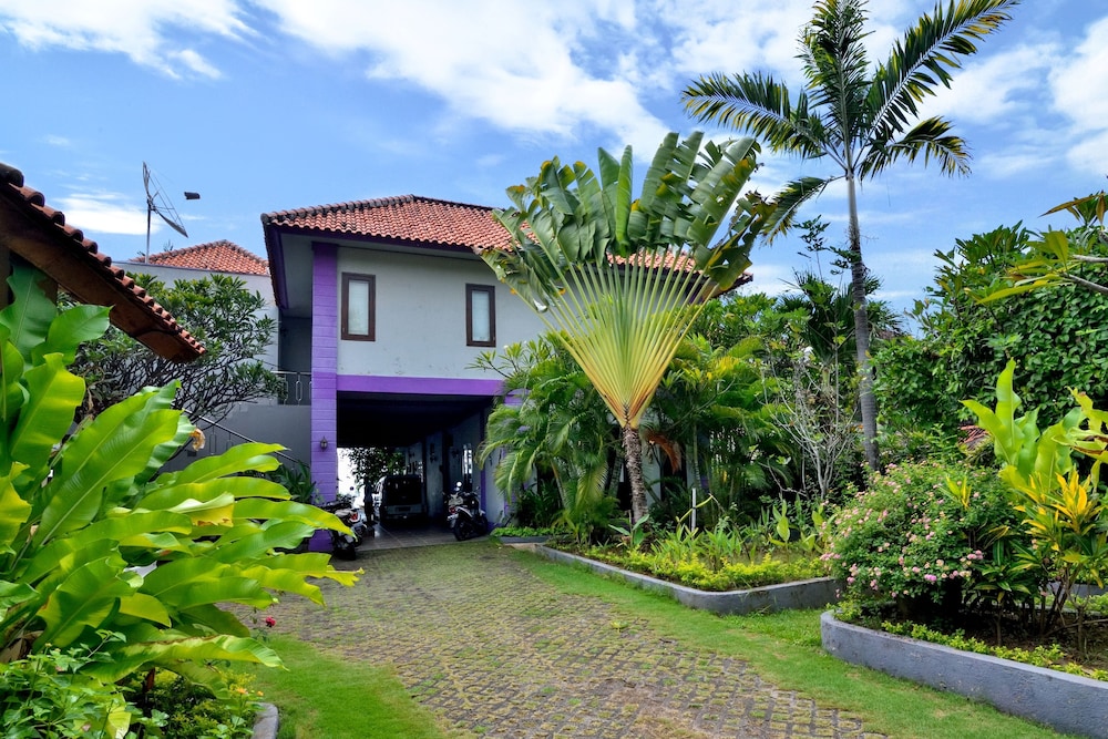 Dolphin Beach Bali 59/63