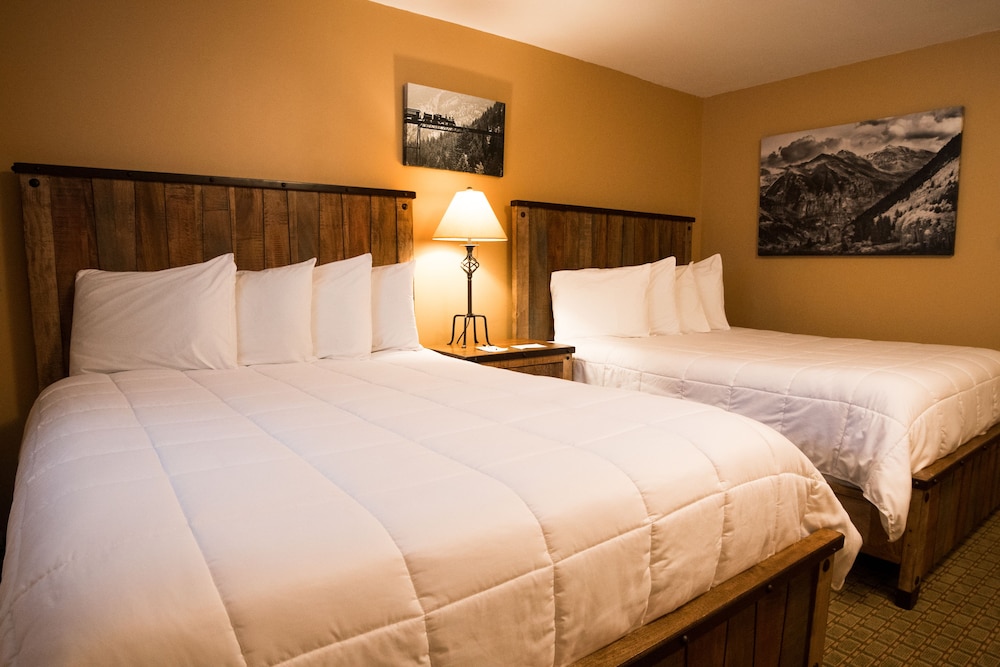Silver Moon Inn 19/70