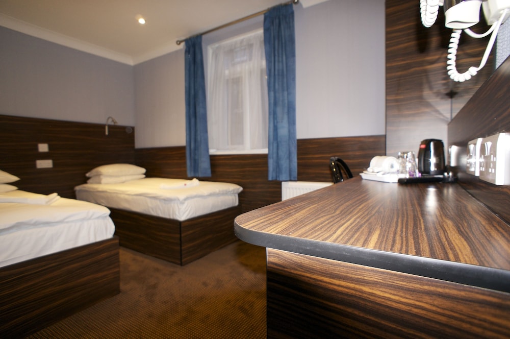 Crestfield Hotel 28/50