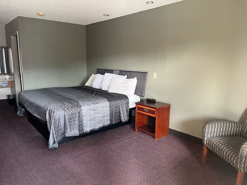 Hallmark Inn and Suites 9/30