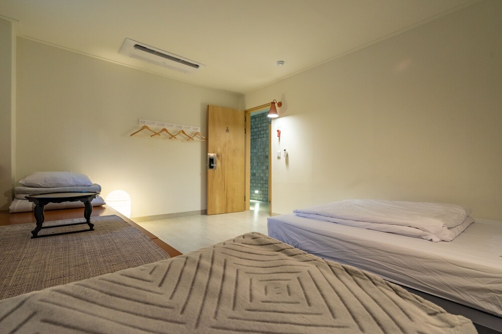 Mireuk Mireuk Beer Hostel 13/42