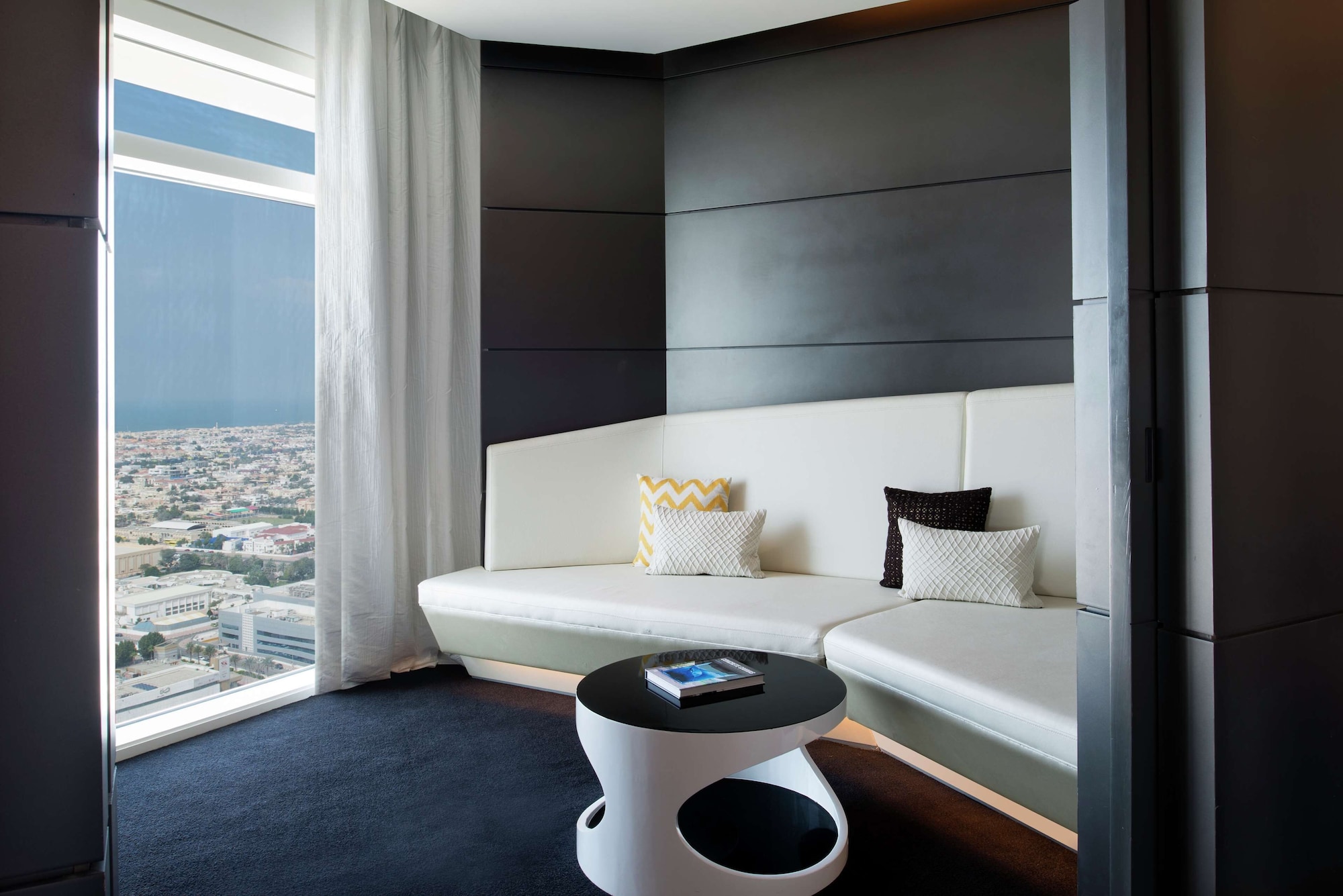 ELITE, PENTHOUSE, KING BED