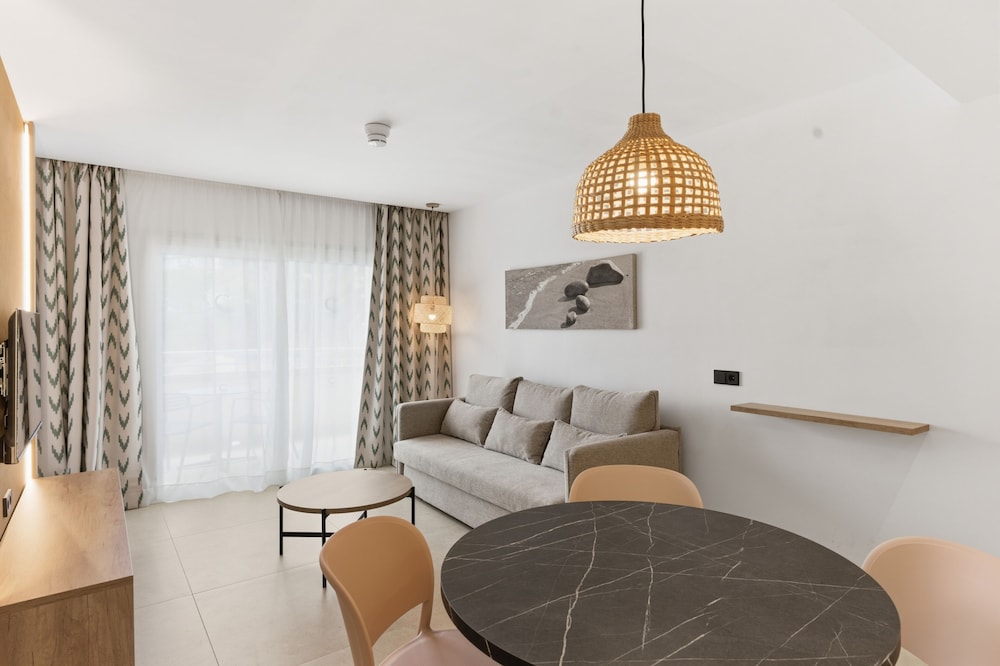 Aquasol Aparthotel 25/46