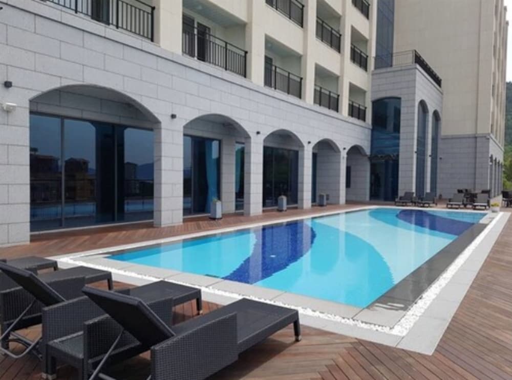 Lapis Hotel 67/70