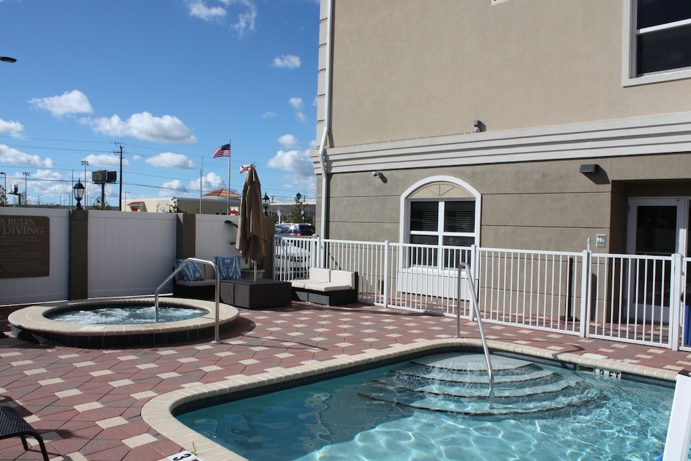Country Inn and Suites by Radisson Tampa Airport North FL 8/48