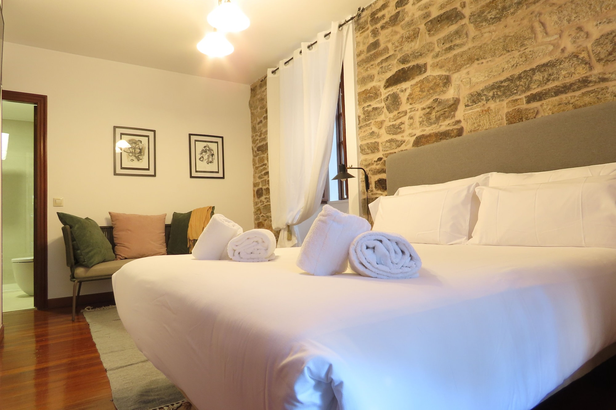 DELUXE, DOUBLE BED