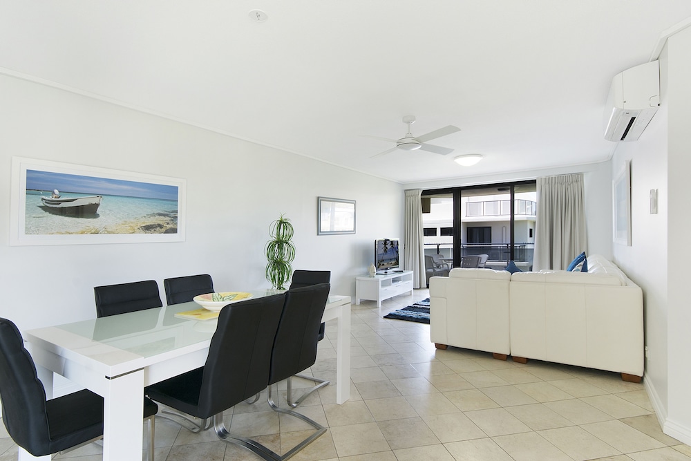 Clubb Coolum Beach Resort 46/65