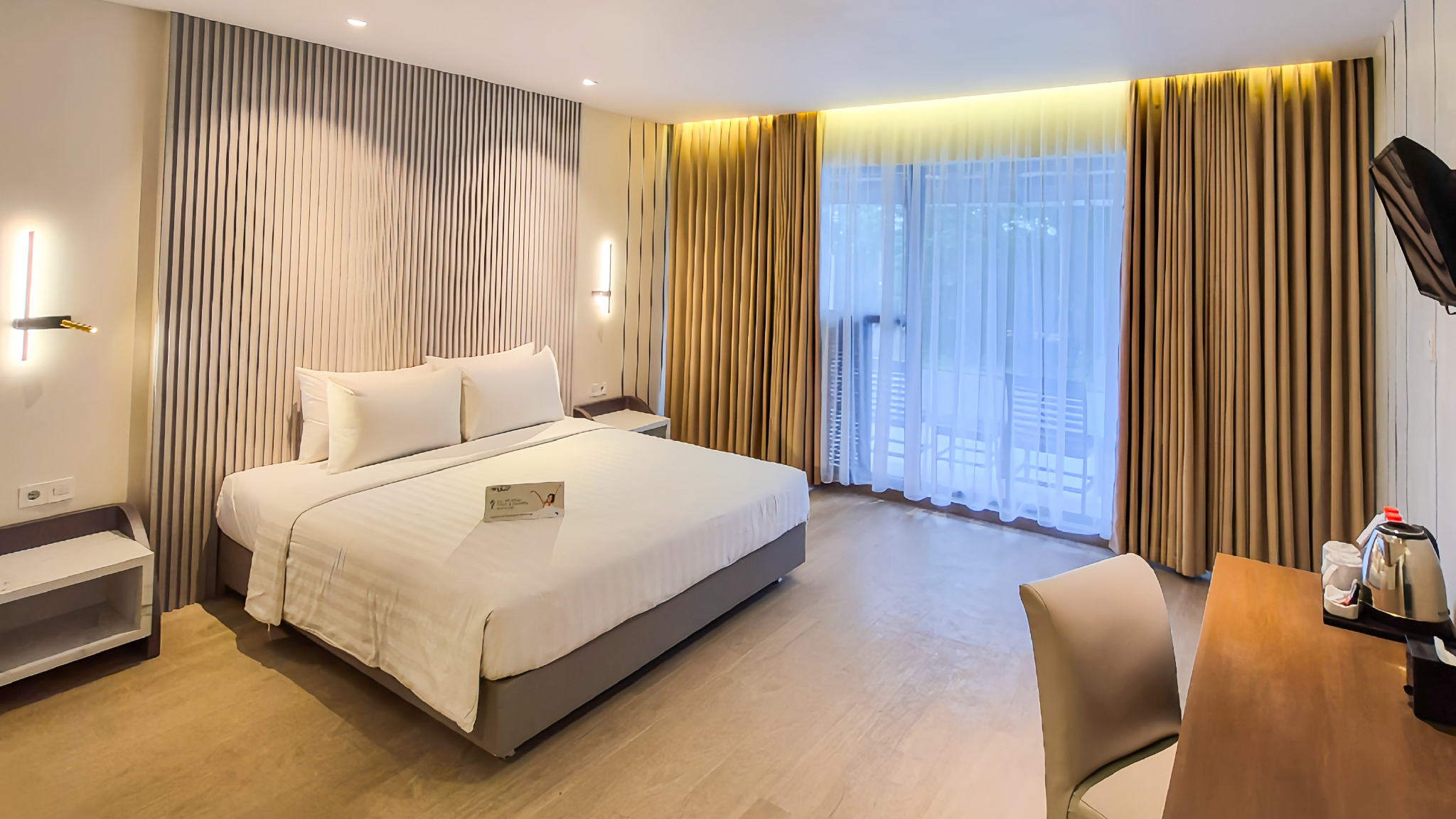 Deluxe, Queen Bed