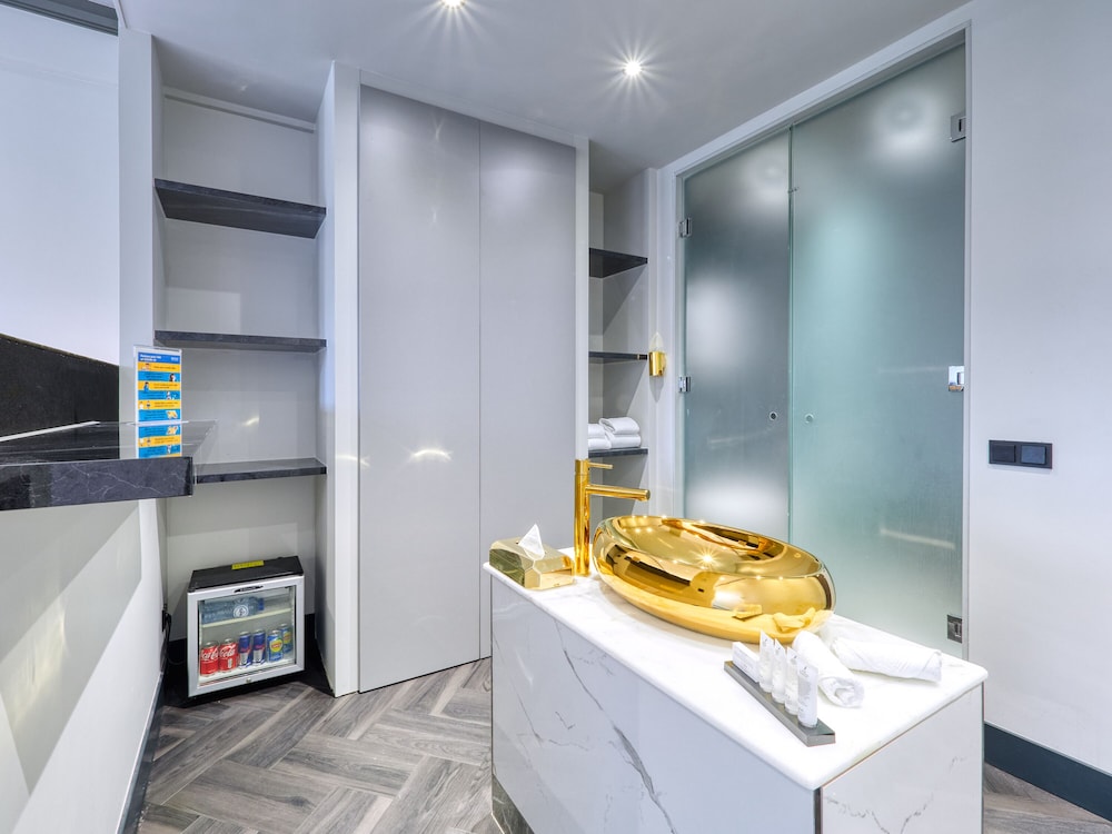 G Hotel 42/43