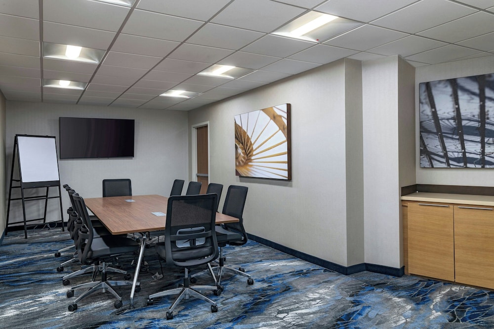 Chandler Hospitality Inn (Holiday Inn Express and Suites Phoenix/Chandler) 22/32