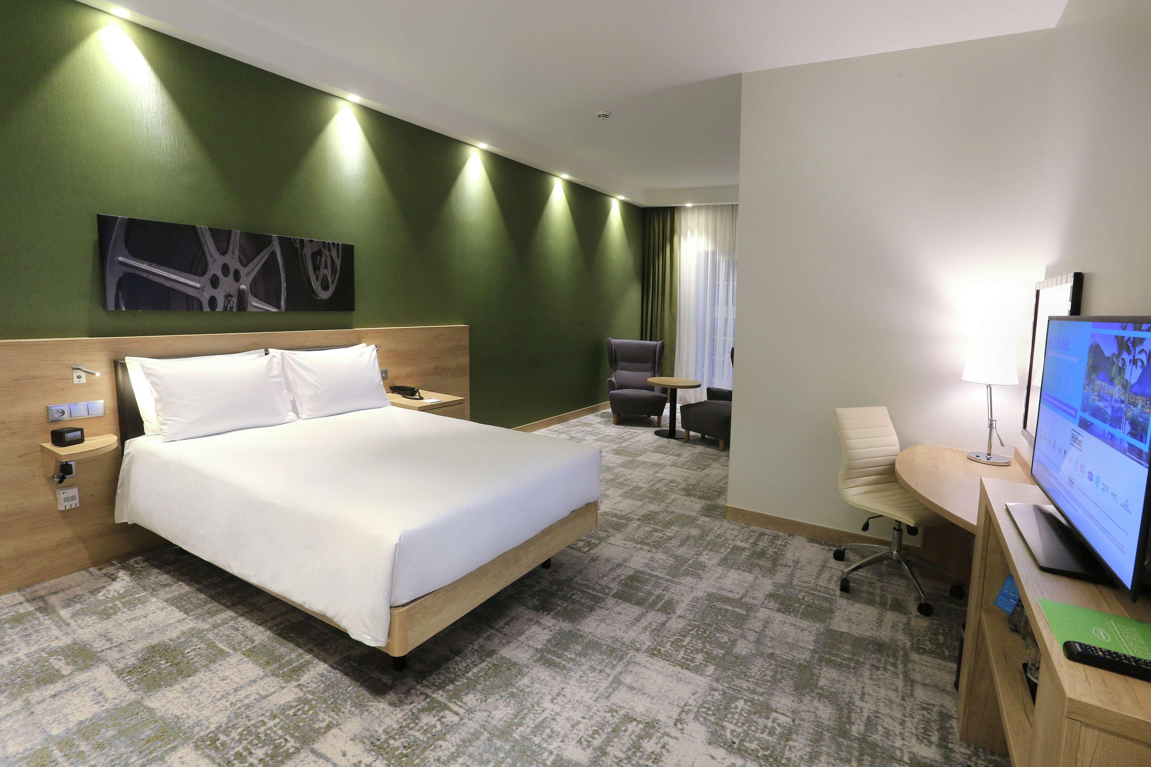 ROOM, QUEEN BED, CITY VIEW