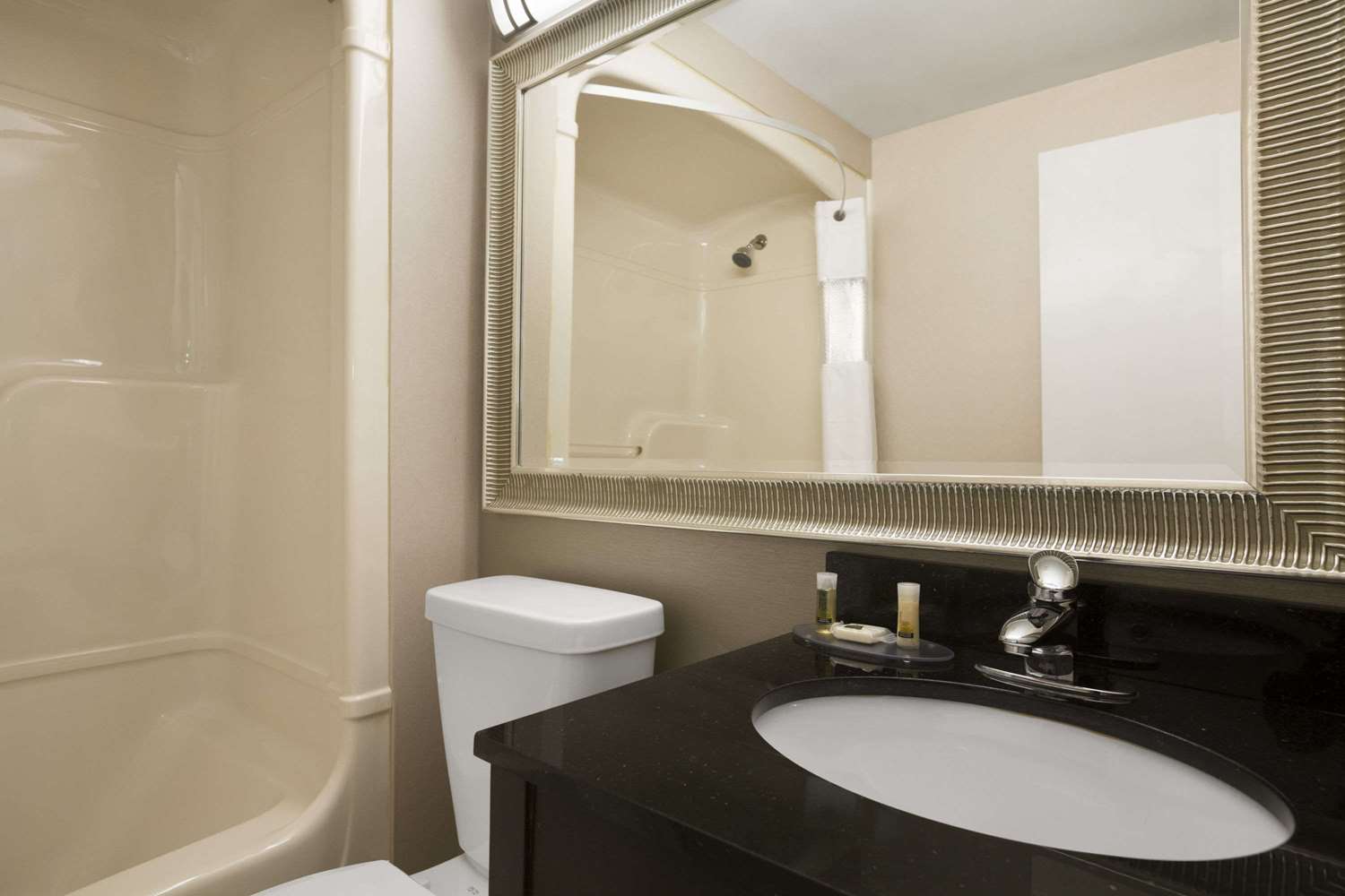 Days Inn by Wyndham Stouffville 28/28