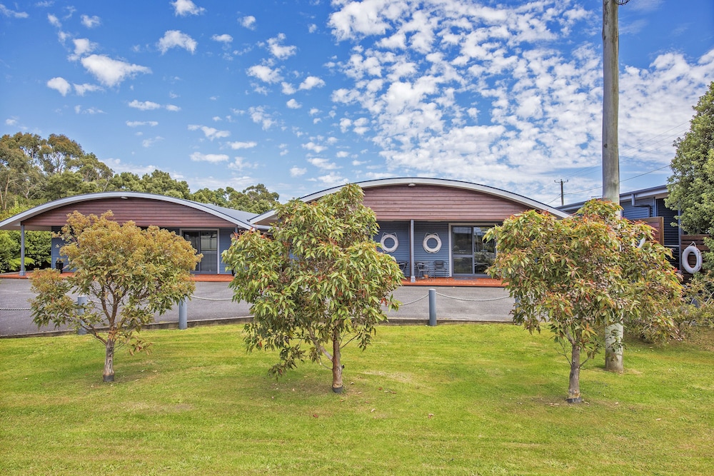 Strahan Bungalows 36/44