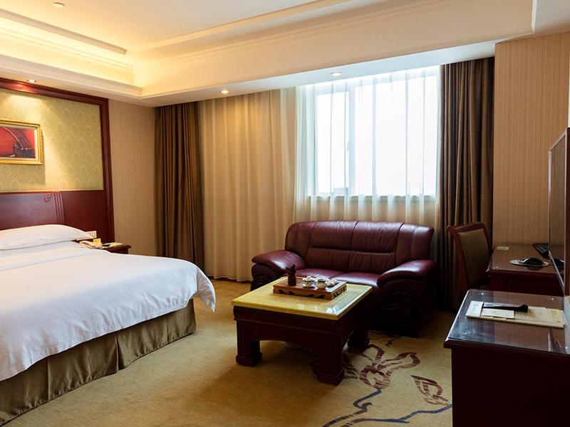 Vienna Hotel (Foshan West Railway Station Airport Branch) 17/23
