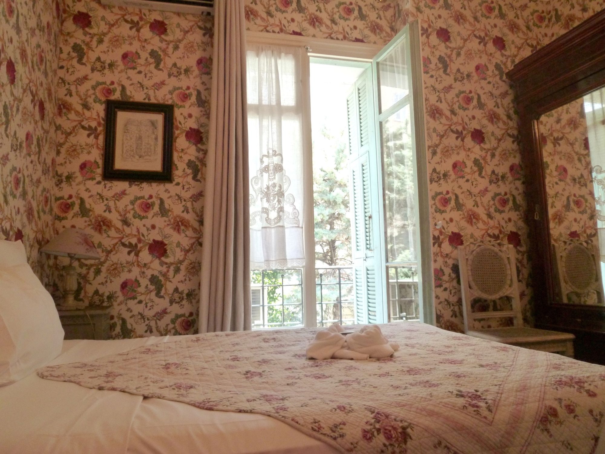 ROOM, QUADRUPLE