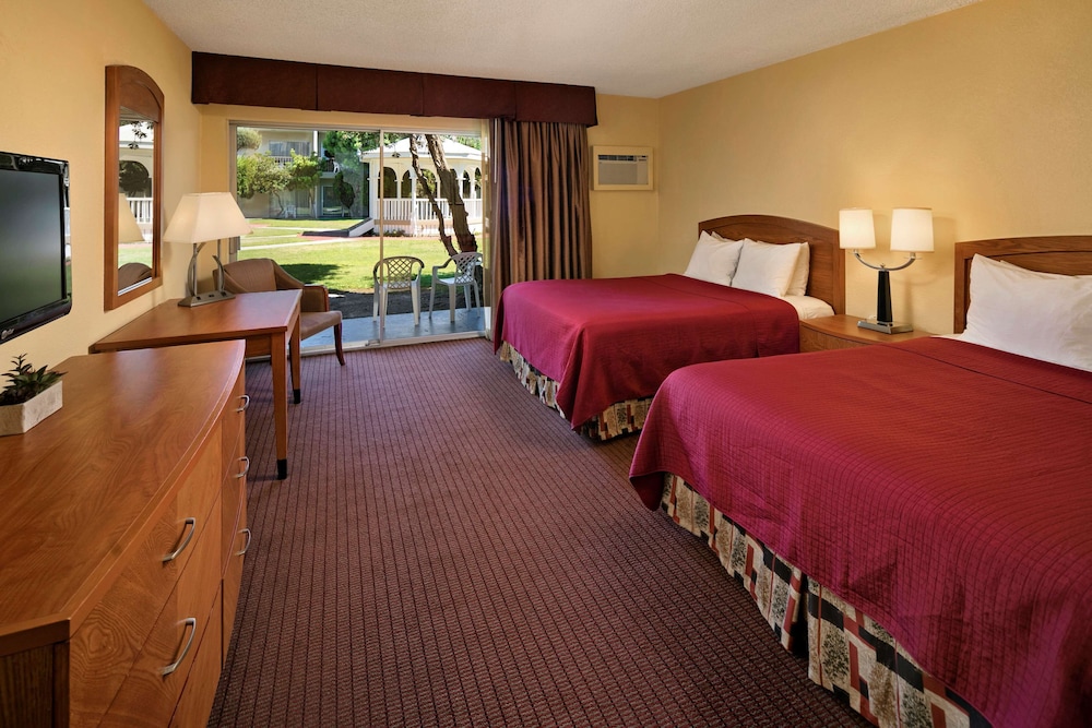 Golden Sails Hotel 25/51