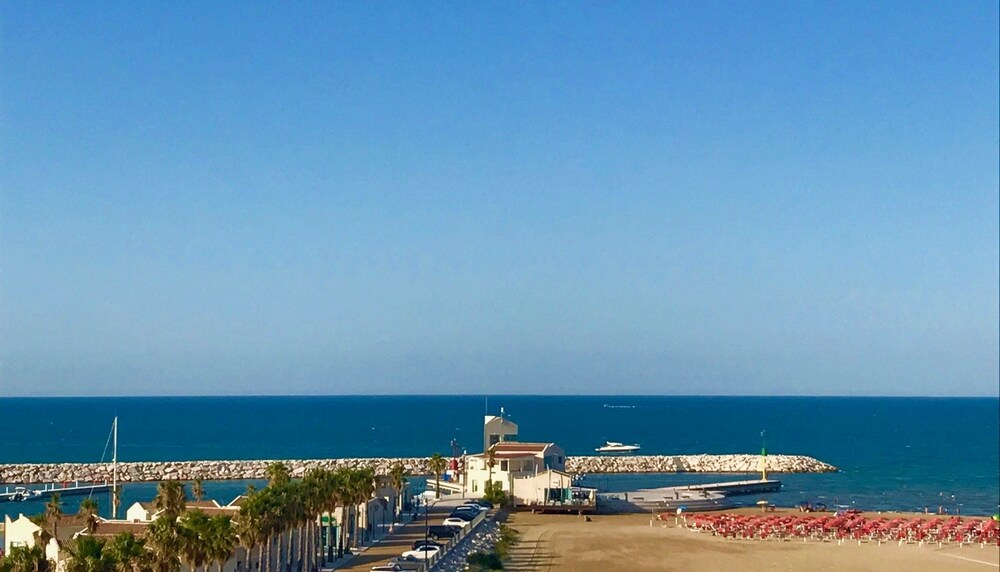 Hotel Borgo Marina 47/50