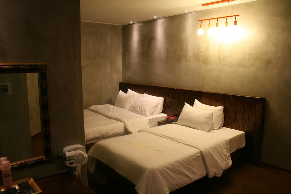Zip Hotel 23/48
