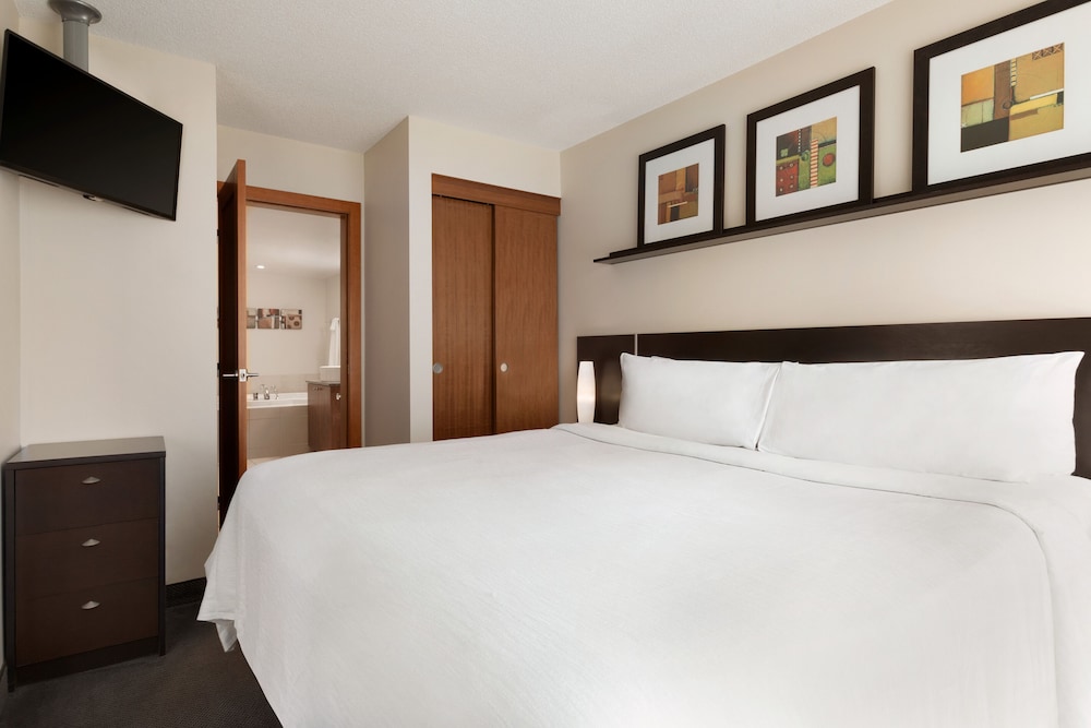 SUITE, KING BED, SOFA