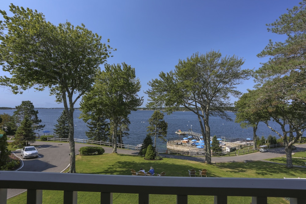 Spruce Point Inn Resort Spa 5/40