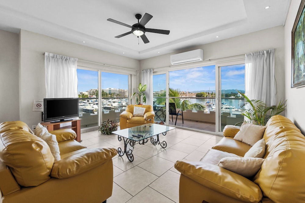 Hotel Boutique Marina Banderas 32/50