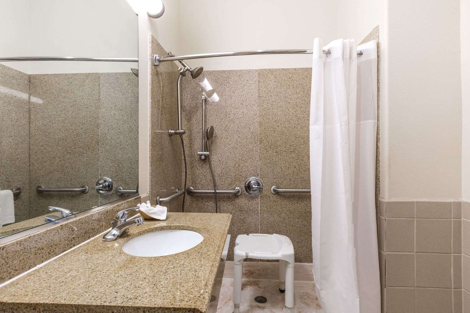 Baymont By Wyndham Galveston 30/30