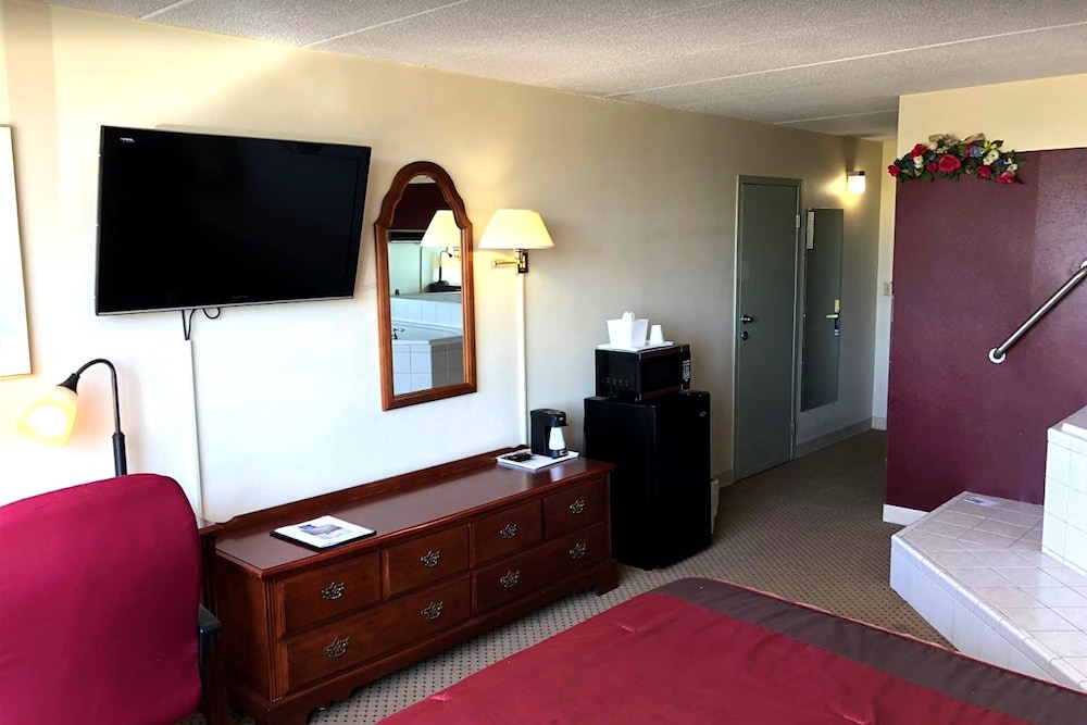 Norwood Inn And Suites 3/17