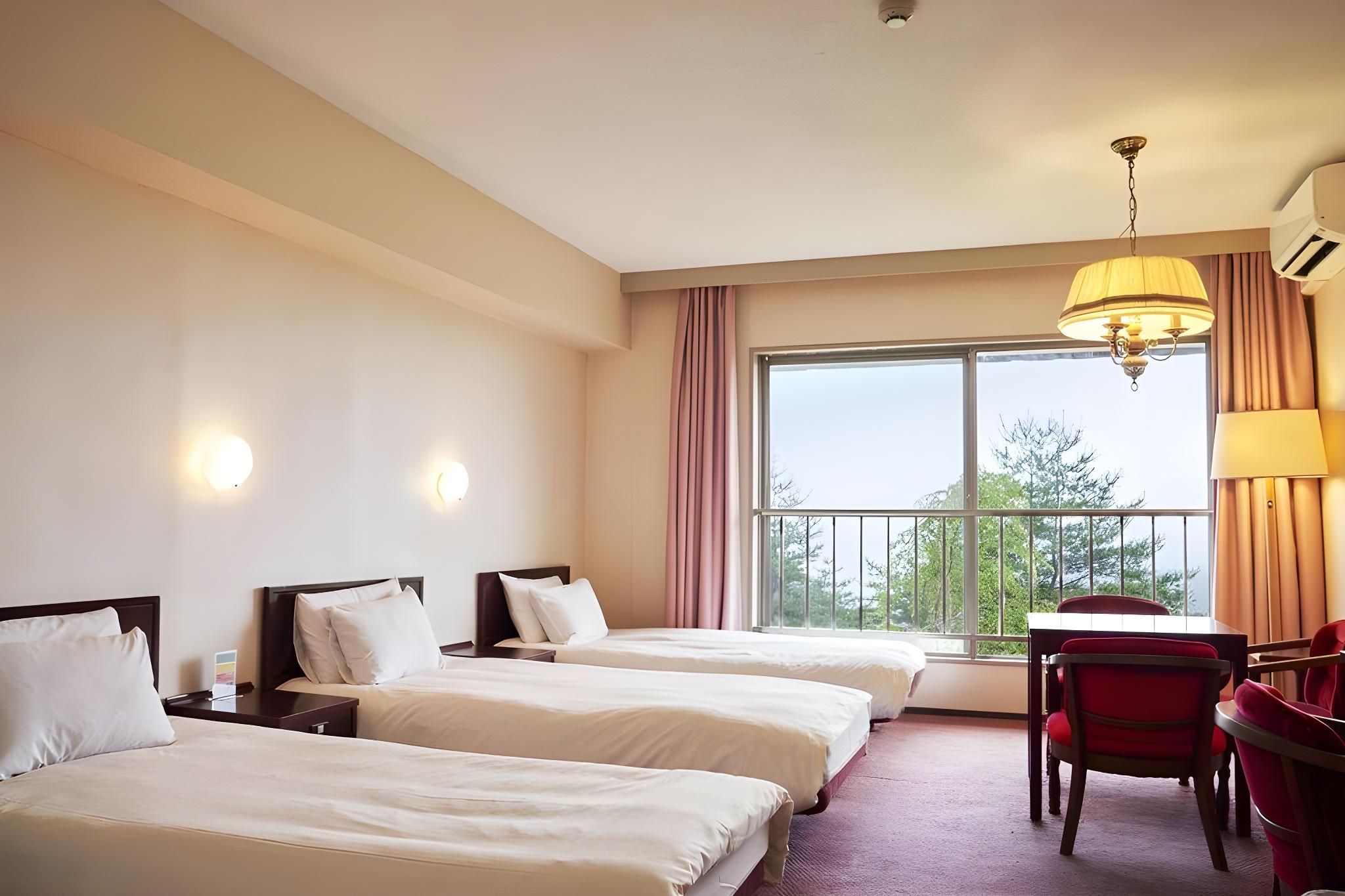 Room, Quadruple, Mountain Side