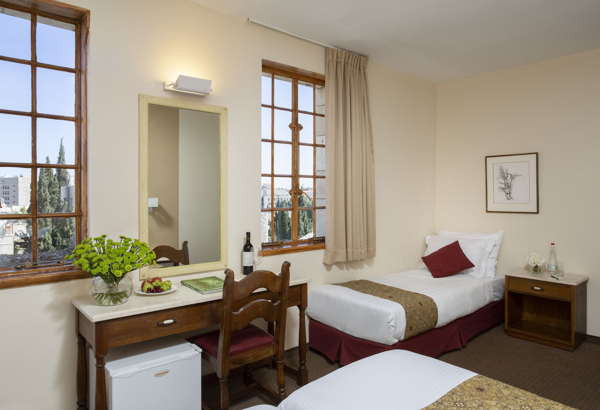 ROOM, TWIN BEDS