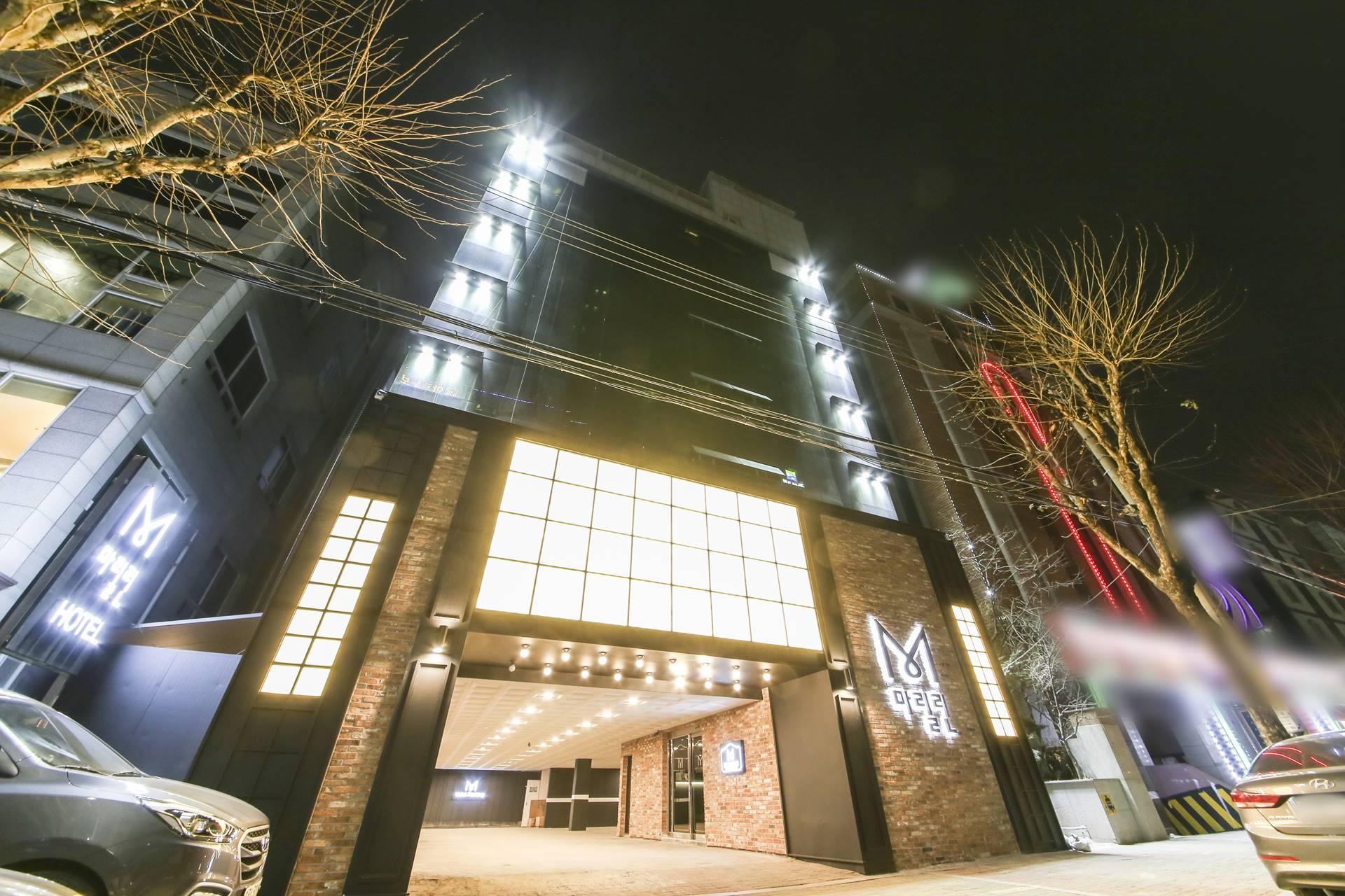 Hotel Marilyn 4/28