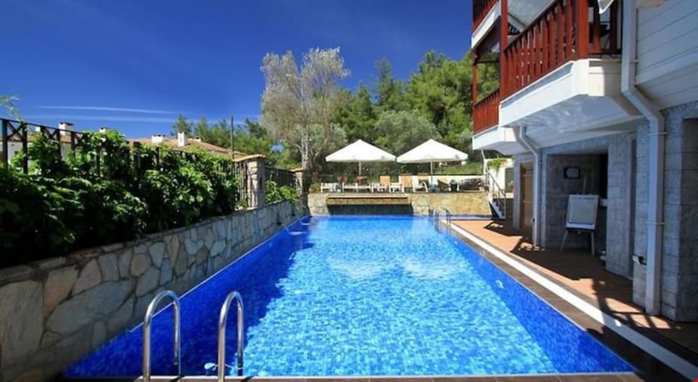 Summer Boutique Hotel 32/37