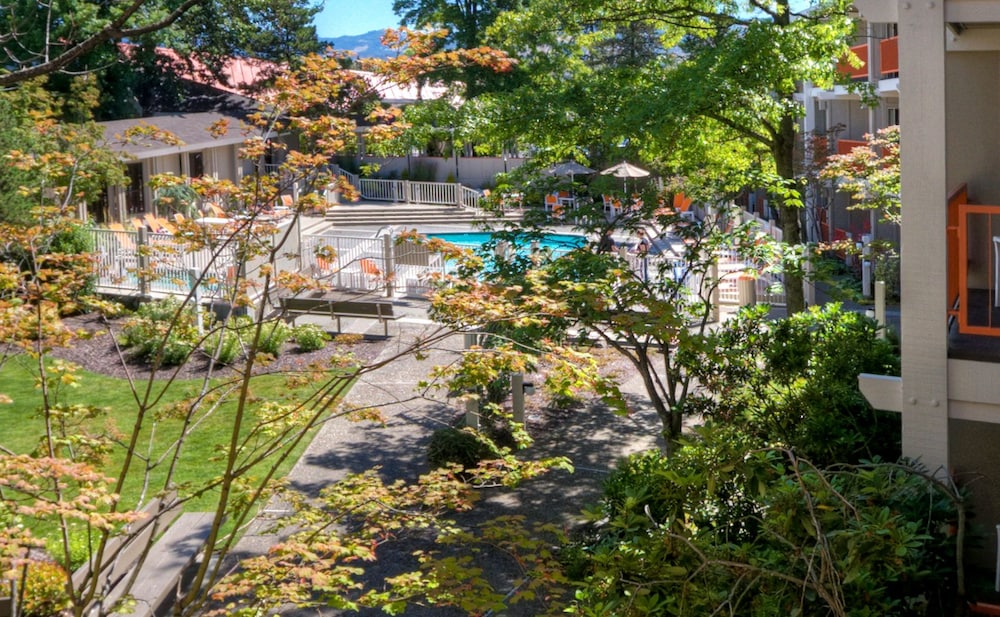 Ashland Hills Hotel Suites 4/51