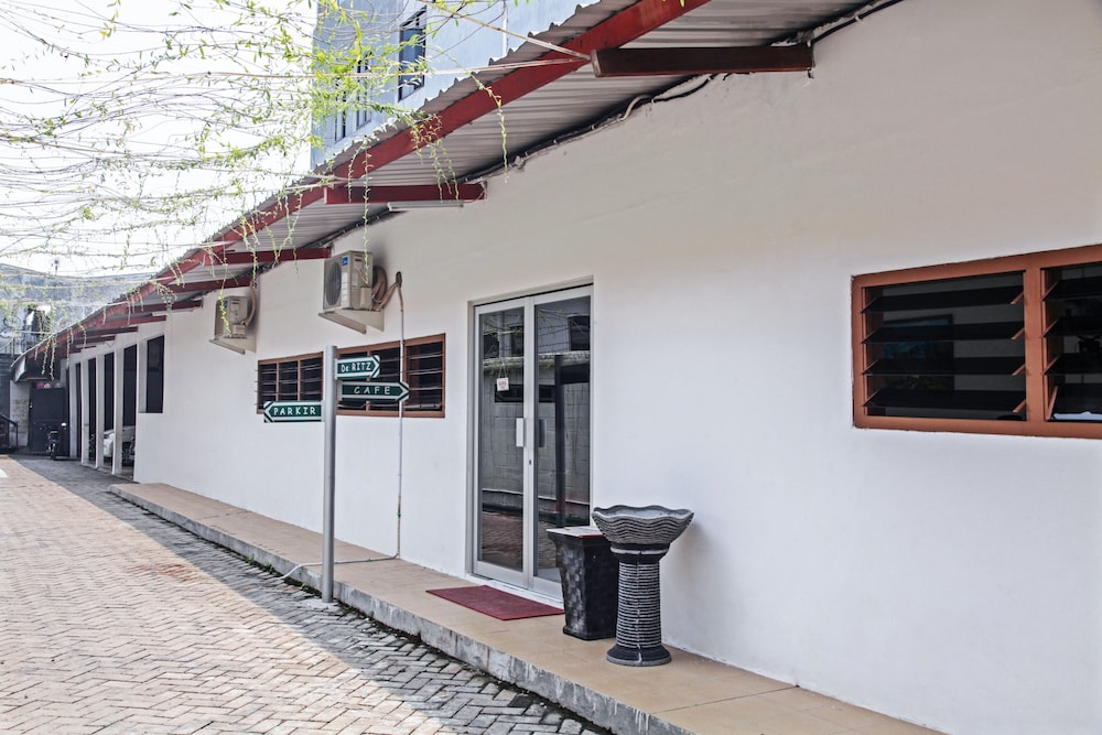 RedDoorz Plus near Galaxy Mall 33/39