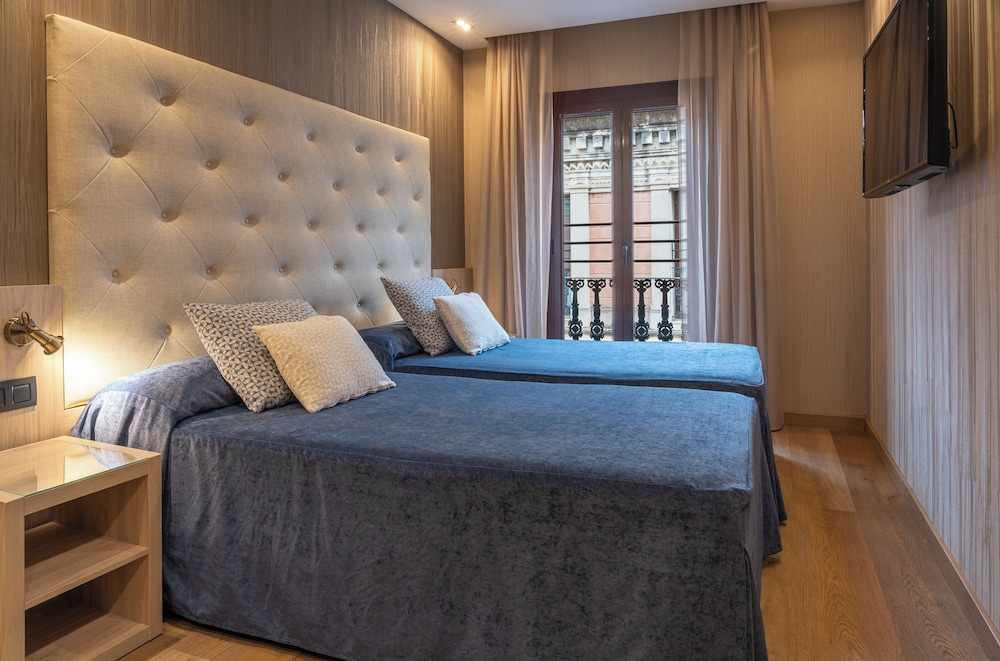 ROOM, SINGLE, DOUBLE BED