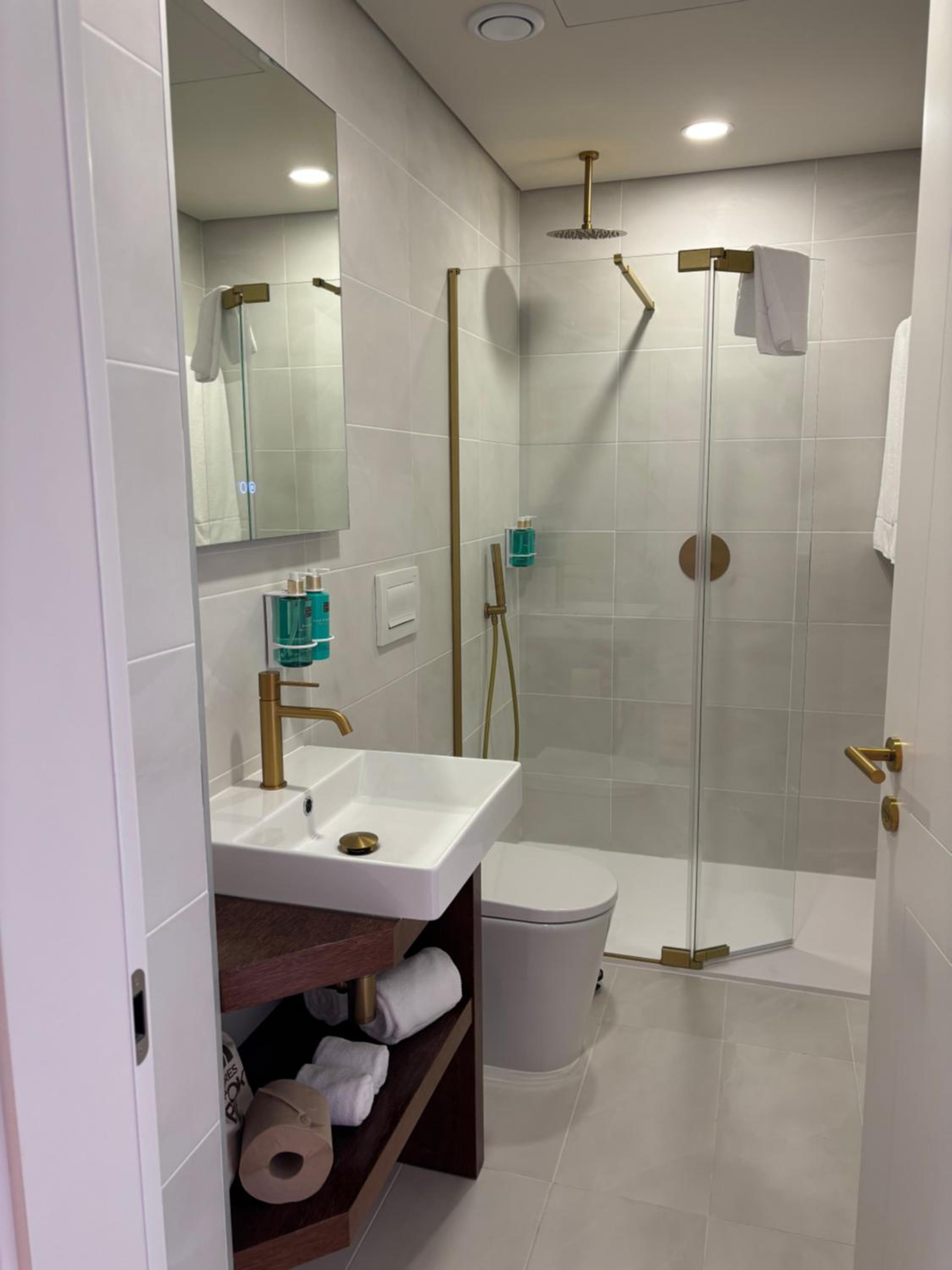 غرفة بسرير مزدوج بشرفة، AZORES BOOK HOTEL 8/10
