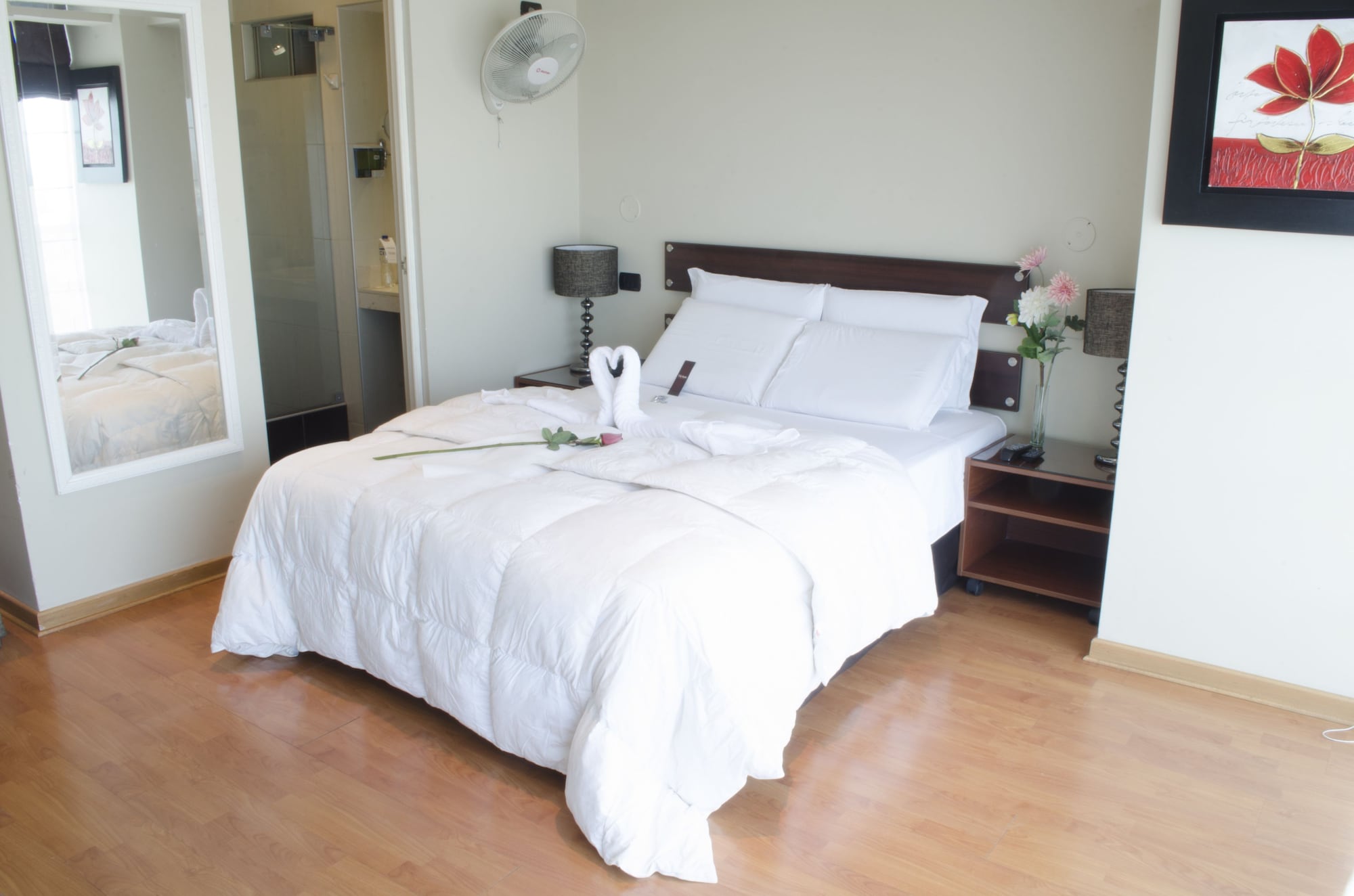 ROOM, SINGLE