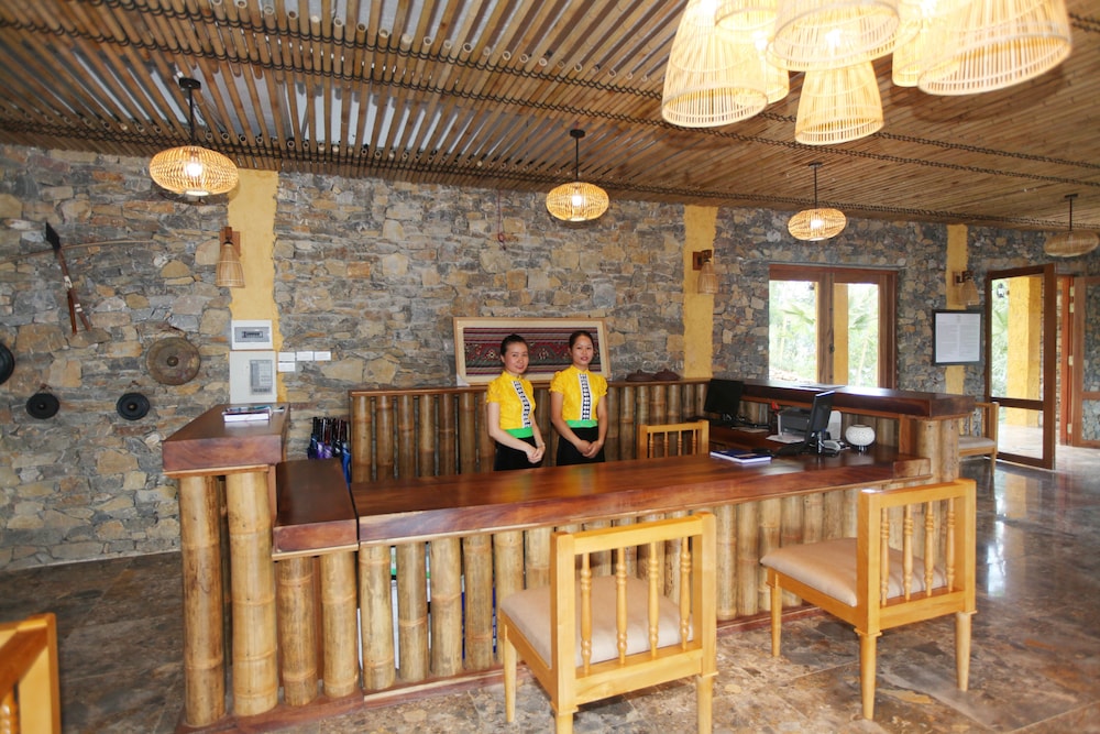 Mai Chau Hideaway Lake Resort 60/72