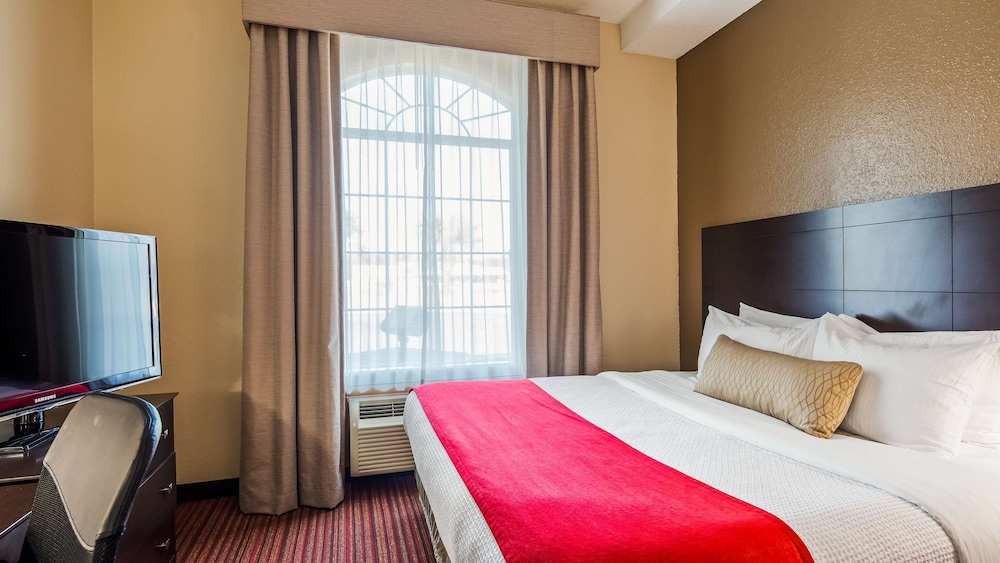 Best Western Plus Bradbury Inn & Suites 14/39