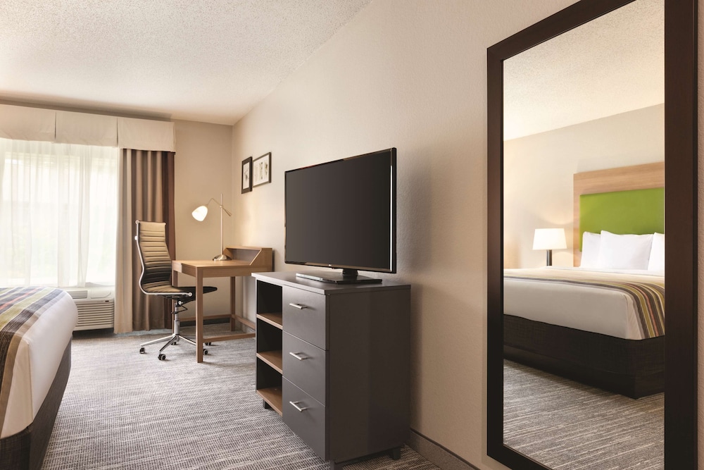 Country Inn & Suites by Radisson, Greensboro, NC 10/26