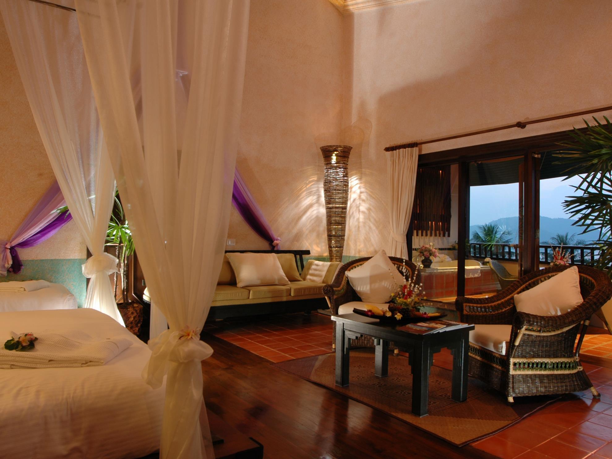 ROYAL, VILLA, HOT TUB, BALCONY